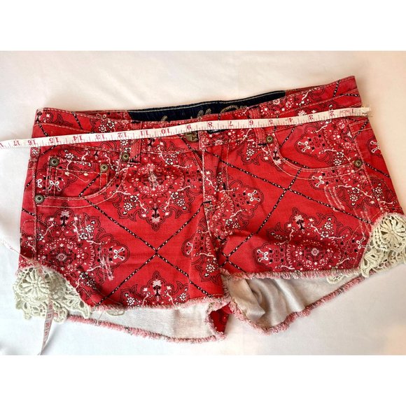 Vanilla Star Womens Floral Cut Off Shorts Stretch Lace Crocheted Red Black SZ 5 - Picture 3 of 10